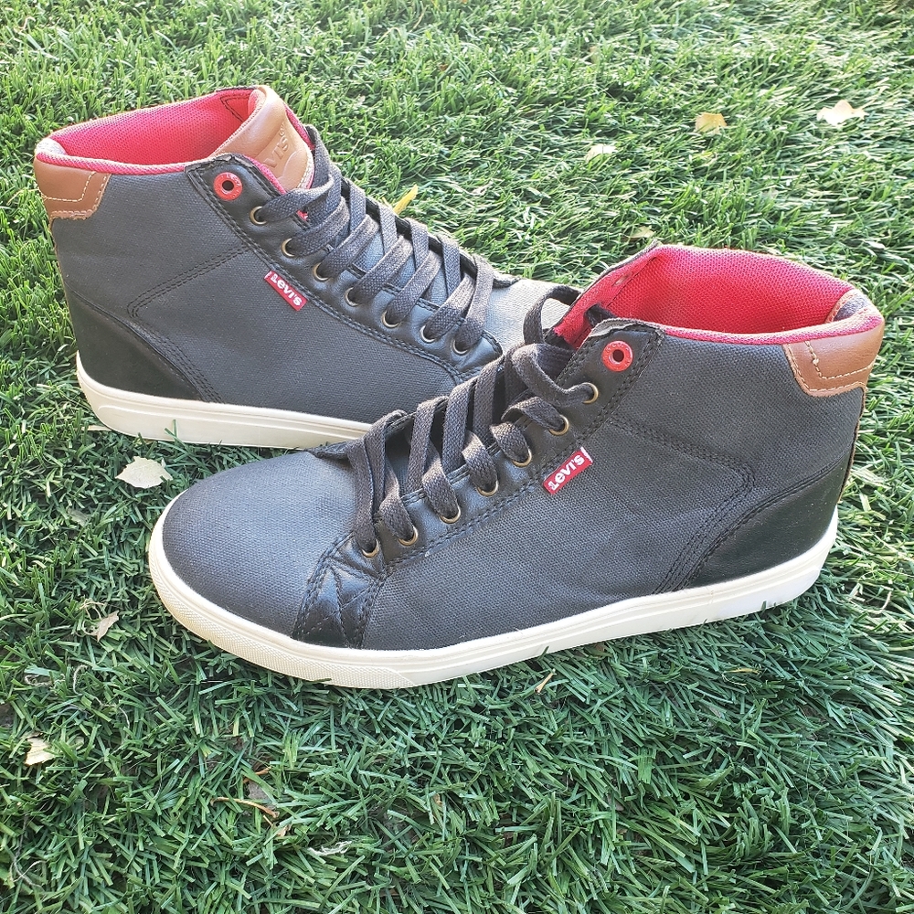 Men's LEVIS fashion sneakers size 11